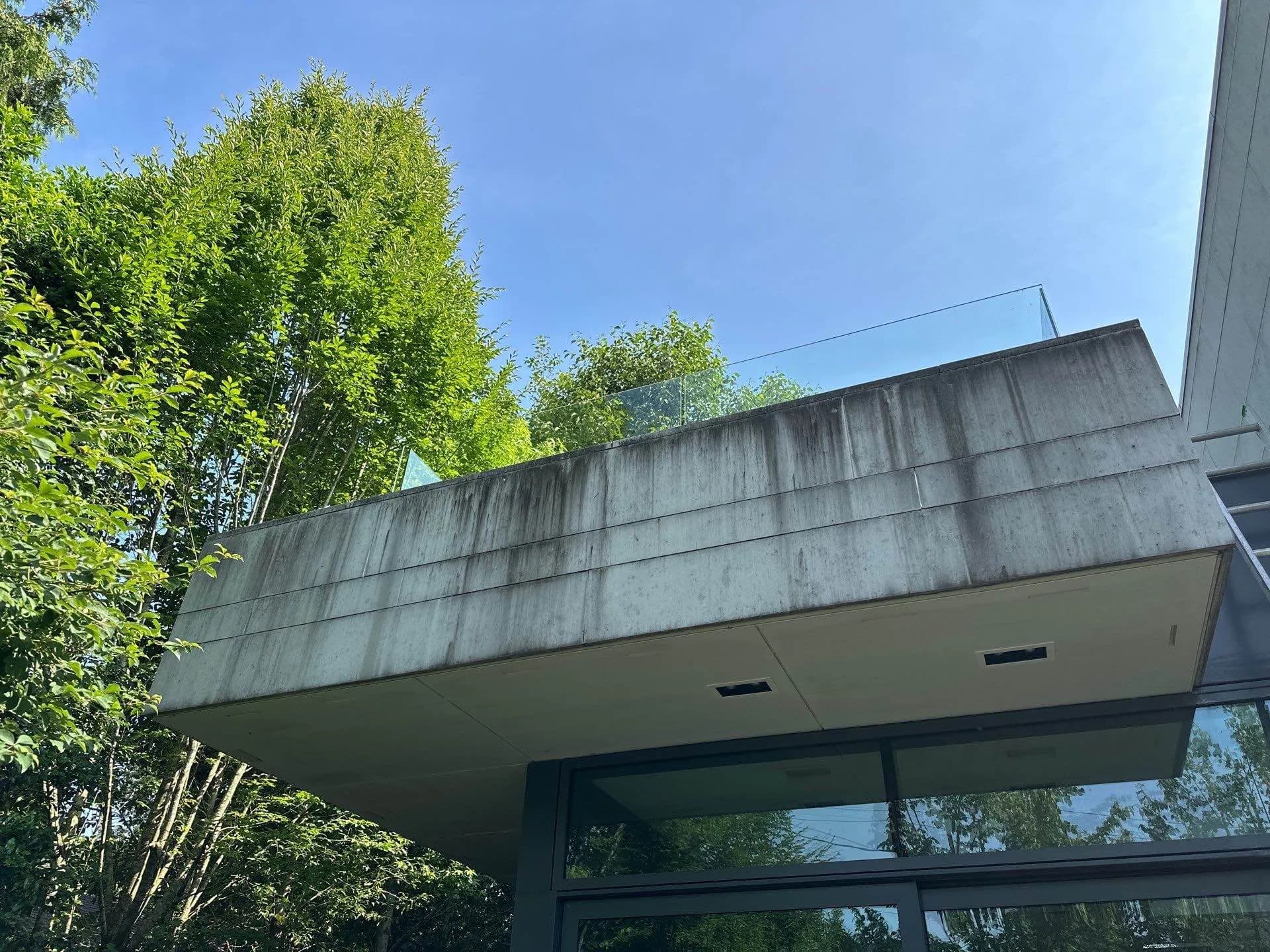 Stained concrete wall in Burnaby before high-pressure cleaning